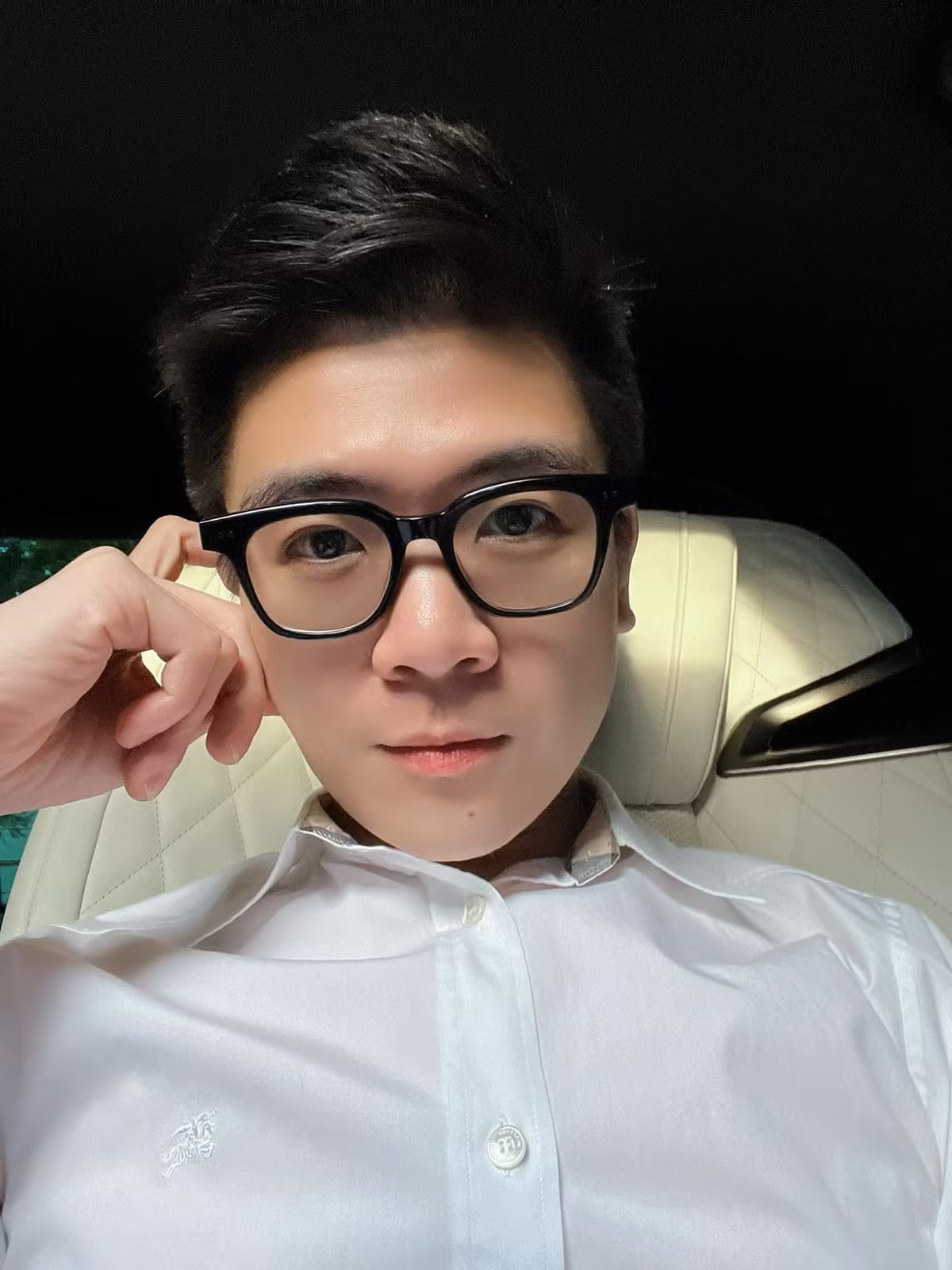 Về đời tư, Quang Vinh hiện là bố đơn thân của cặp song sinh đáng yêu gồm 1 trai và 1 gái.