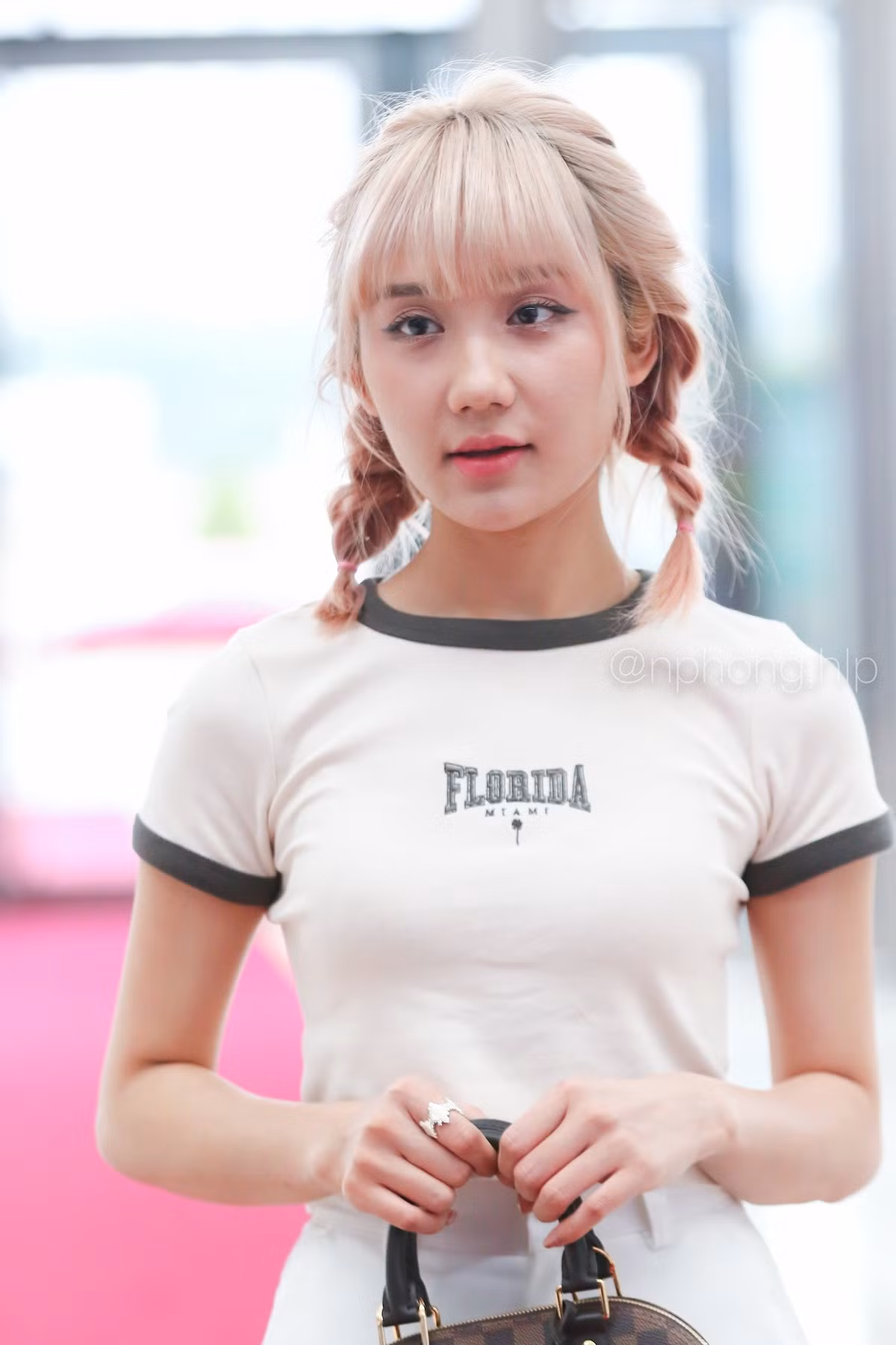 Mới đây, Mina Young đã đến Trung tâm Hội nghị Quốc gia (Hà Nội) để theo dõi và cổ vũ đại diện Việt Nam nội dung LMHT Tốc Chiến đồng đội nữ tại SEA Games 31.