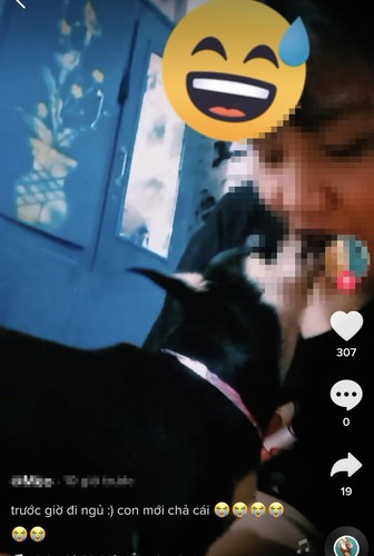 Ngoài cô gái trên, cũng có một tài khoản TikTok khác có tên M. có hành vi tương tự, đoạn clip hiện gây tranh cãi từ cộng đồng mạng. Nhiều người cho rằng hành động phản cảm của họ là vượt quá giới hạn.