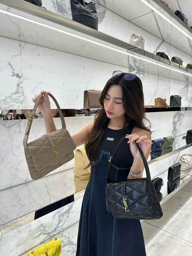 Diệp Lê cũng chia sẻ thêm, ngay từ khi có thu nhập ổn định và dư giả hơn, cô nàng đã bước chân vào con đường sưu tầm túi hiệu để phục vụ cho công việc và xây dựng hình ảnh cá nhân.