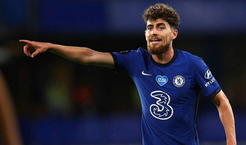 Arsenal đang theo dõi Jorginho rất sát sao, bởi lẽ Pháo thủ vẫn chưa có những tiến triển mới với Aouar và Partey. Tiền vệ người Ý hiện đang là một trong những mục tiêu chuyển nhượng hàng đầu của Arsenal.
