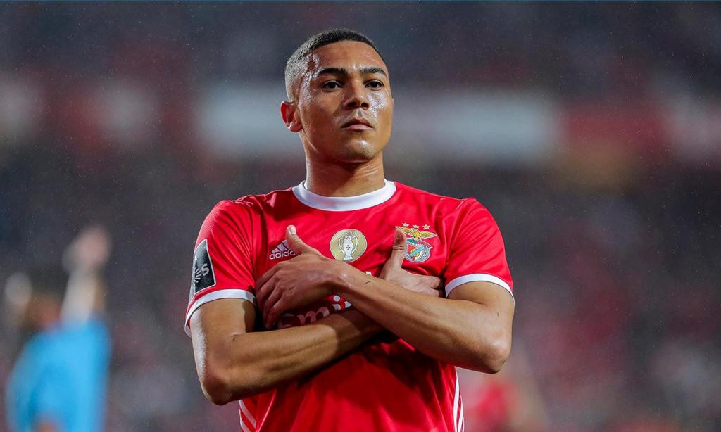 Theo Sky Sports, tiền đạo người Brazil Carlos Vinicius đang trở thành mục tiêu theo đuổi của Tottenham.