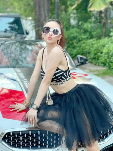 Mina Phạm cũng rất thích chia sẻ khoảnh khắc ngọt ngào bên gia đình lên MXH.