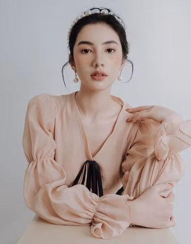 Sắc vóc gợi cảm, quyến rũ gây thương nhớ những bức ảnh được Cẩm Đan đăng tải lên trang cá nhân đều nhận số thả tim khủng.