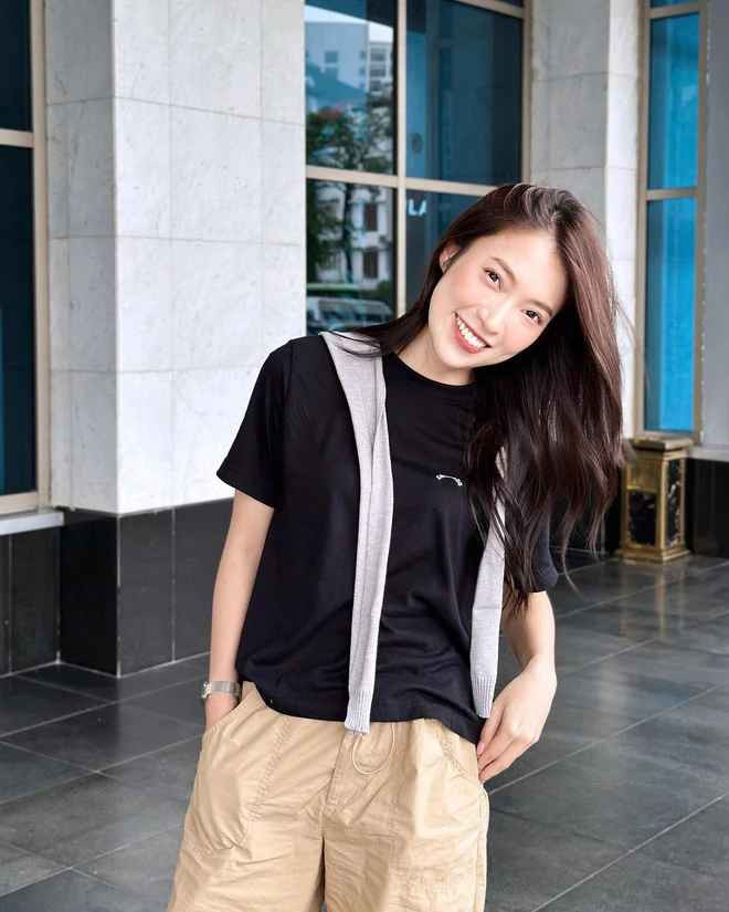 Nhiều bạn trẻ khác bênh vực Khánh Vy và cho biết “hot girl 7 thứ tiếng” hiện đang làm tốt điều này. Cô bạn có sự tự tin, khả năng nghe hiểu tốt và chưa kể, vì làm công việc MC nên khi nói có phần nhấn nhá, tạo cao trào hay cảm hứng cũng là chuyện dễ hiểu. v