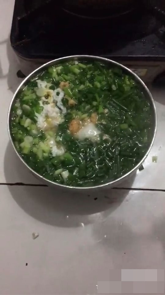 Không rõ tâm ý của người bỏ thêm hành vào đơn hàng của cô gái, nhưng đúng là khó xử.