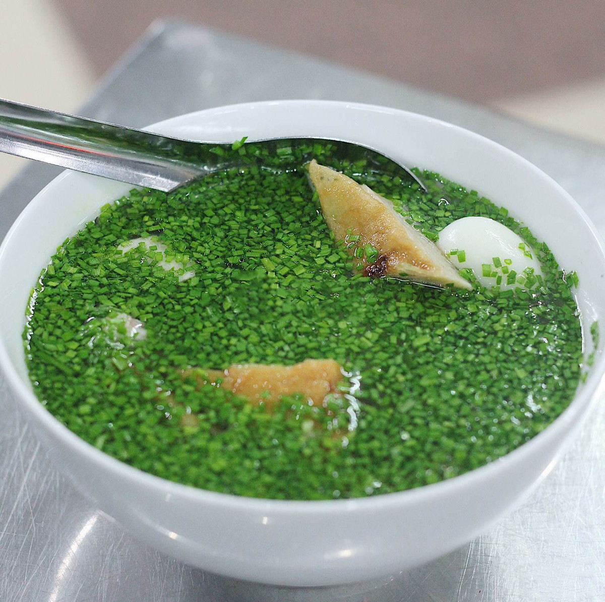 Trước đó, đầu năm 2021 vừa rồi, bên Trung Quốc cũng có một vụ khách ghi chú xin thêm hành 15 lần mà chủ quán cũng cho thêm bó hành to bự vào túi