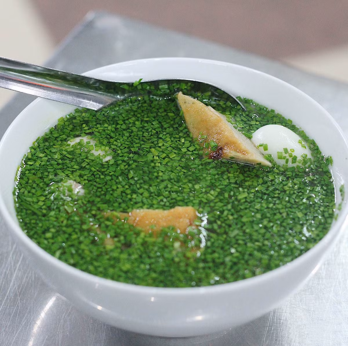 Trước đó, đầu năm 2021 vừa rồi, bên Trung Quốc cũng có một vụ khách ghi chú xin thêm hành 15 lần mà chủ quán cũng cho thêm bó hành to bự vào túi