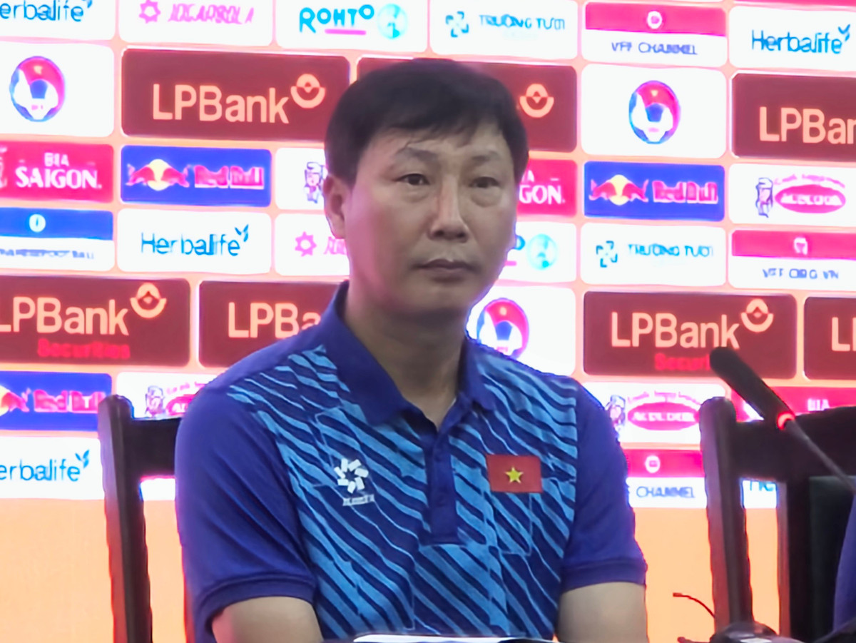 HLV Kim Sang Sik trao co hoi cho Dang Van Lam dau tuyen Nga-Hinh-2