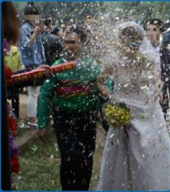 Bất cứ trò đùa nào cũng phải có chừng mực, trước khi hành động hãy để ý và suy nghĩ đến hậu quả để tránh xảy ra những sự cố đáng tiếc như cặp cô dâu chú rể phía trên vì pháo giấy.