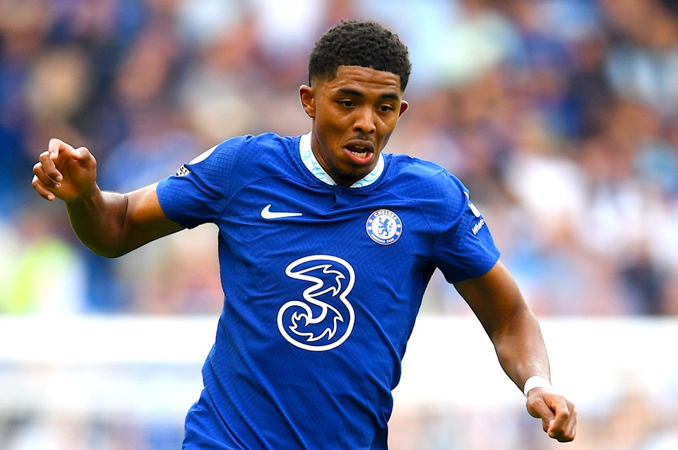 Wesley Fofana là trung vệ được định giá cao nhất của bóng đá Pháp hiện nay (65 triệu euro). Tuy nhiên, tân binh của Chelsea không có phong độ cao ở đầu mùa 2022/23 và nằm ngoài kế hoạch của HLV Deschamps.