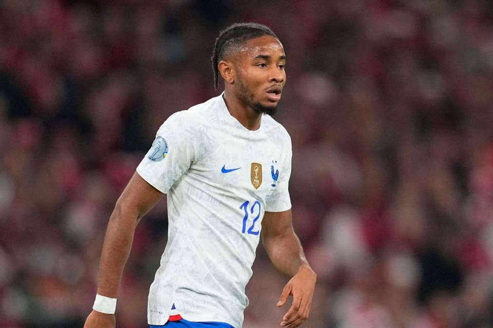 Christopher Nkunku là trường hợp vắng mặt đáng tiếc khác của đội tuyển Pháp. Tiền đạo của Leipzig bị bong gân và không kịp bình phục. Anh ghi 16 bàn, kiến tạo 3 lần cho Leipzig trên mọi đấu trường mùa này. Thành tích của Nkunku chỉ kém Kylian Mbappe (19 bàn, 5 kiến tạo cho PSG).