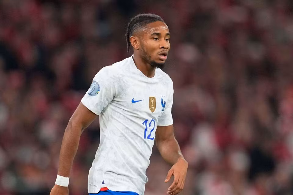 Christopher Nkunku là trường hợp vắng mặt đáng tiếc khác của đội tuyển Pháp. Tiền đạo của Leipzig bị bong gân và không kịp bình phục. Anh ghi 16 bàn, kiến tạo 3 lần cho Leipzig trên mọi đấu trường mùa này. Thành tích của Nkunku chỉ kém Kylian Mbappe (19 bàn, 5 kiến tạo cho PSG).