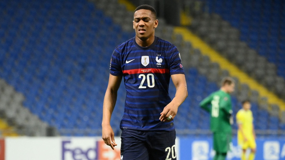 Anthony Martial mới thi đấu 7 trận trên mọi đấu trường mùa này cho MU nhưng kịp ghi 4 bàn và đóng góp 2 kiến tạo. Từ đầu năm 2022, Martial chưa một lần được triệu tập lên tuyển Pháp. Sau 30 lần khoác áo ĐTQG Pháp, Martial mới ghi 2 bàn.