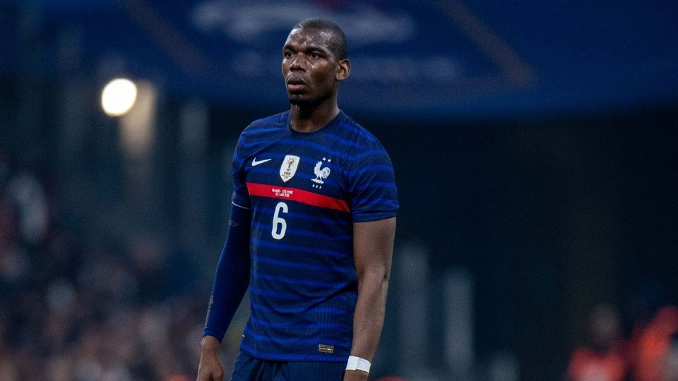 Paul Pogba bỏ lỡ cơ hội bảo vệ danh hiệu vô địch World Cup cùng tuyển Pháp vì chấn thương đầu gối. Ở giải đấu này cách đây 4 năm, Pogba là một trong những cầu thủ chơi ấn tượng nhất của tuyển Pháp.
