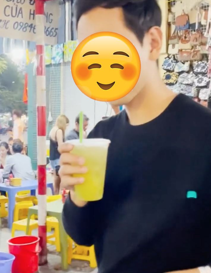 Cùng vì quá đông khách, cô đã phải thuê 10 người cùng phụ việc mỗi ngày. Và trong khoảng 3 ngày thì lượng mía sử dụng để ép nước bán lên tới 1500kg. Đây là con số vô cùng lớn, cho thấy được độ hot của xe nước mía này tại xứ sở kim chi.