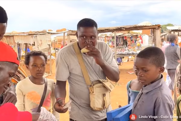 Chỉ trong một khoảng thời gian ngắn, cụ thể là 10 phút, gian hàng ngô của Lindo đã bán hết sạch.