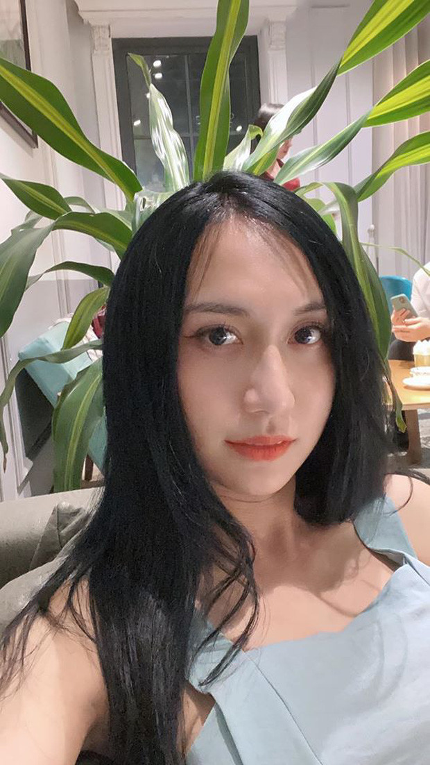 Lynk Lee cho biết bản thân vẫn luôn phải cúi mặt hoặc tìm cách che đi khuyết điểm này nên thời gian tới sẽ sang Thái Lan để mài yết hầu nhằm mục đích làm cho vẻ ngoài nữ tính hơn.