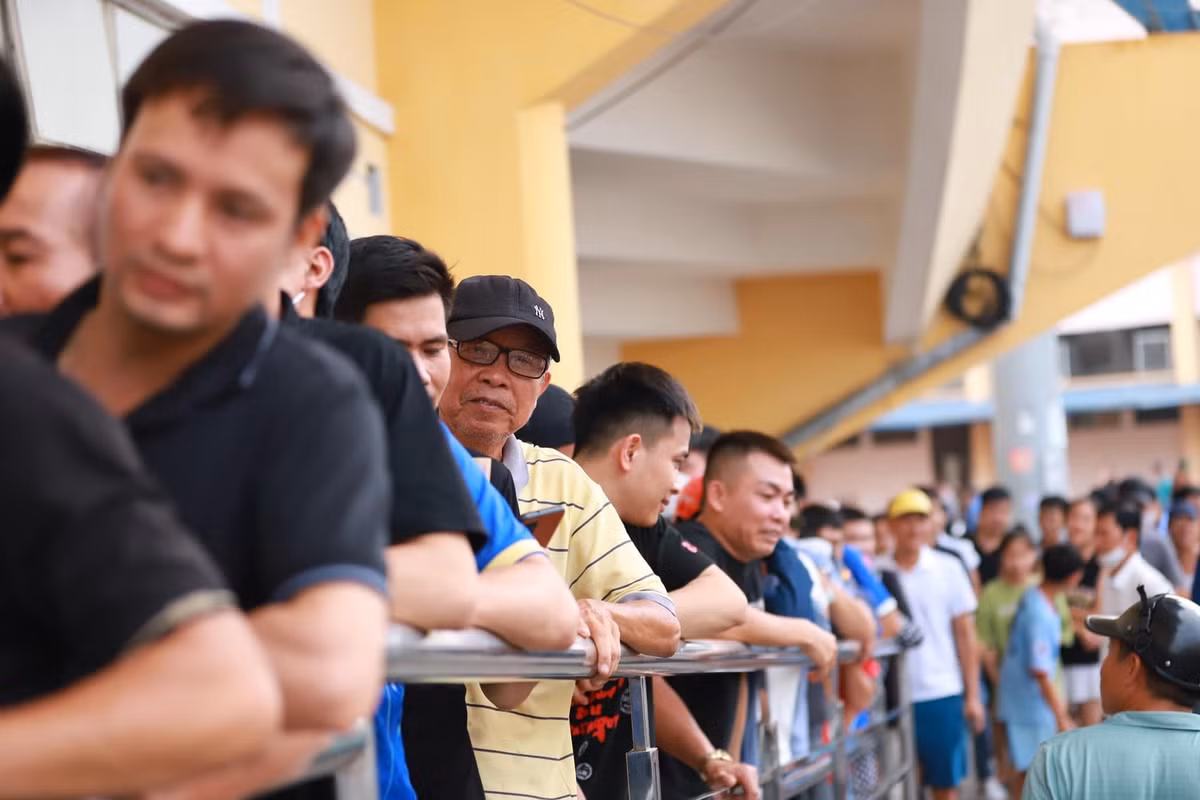 Theo kế hoạch, vào các ngày tiếp theo, vé trận đấu giữa đội tuyển Việt Nam và Syria tiếp tục được phát hành để phục vụ nhu cầu của khán giả.