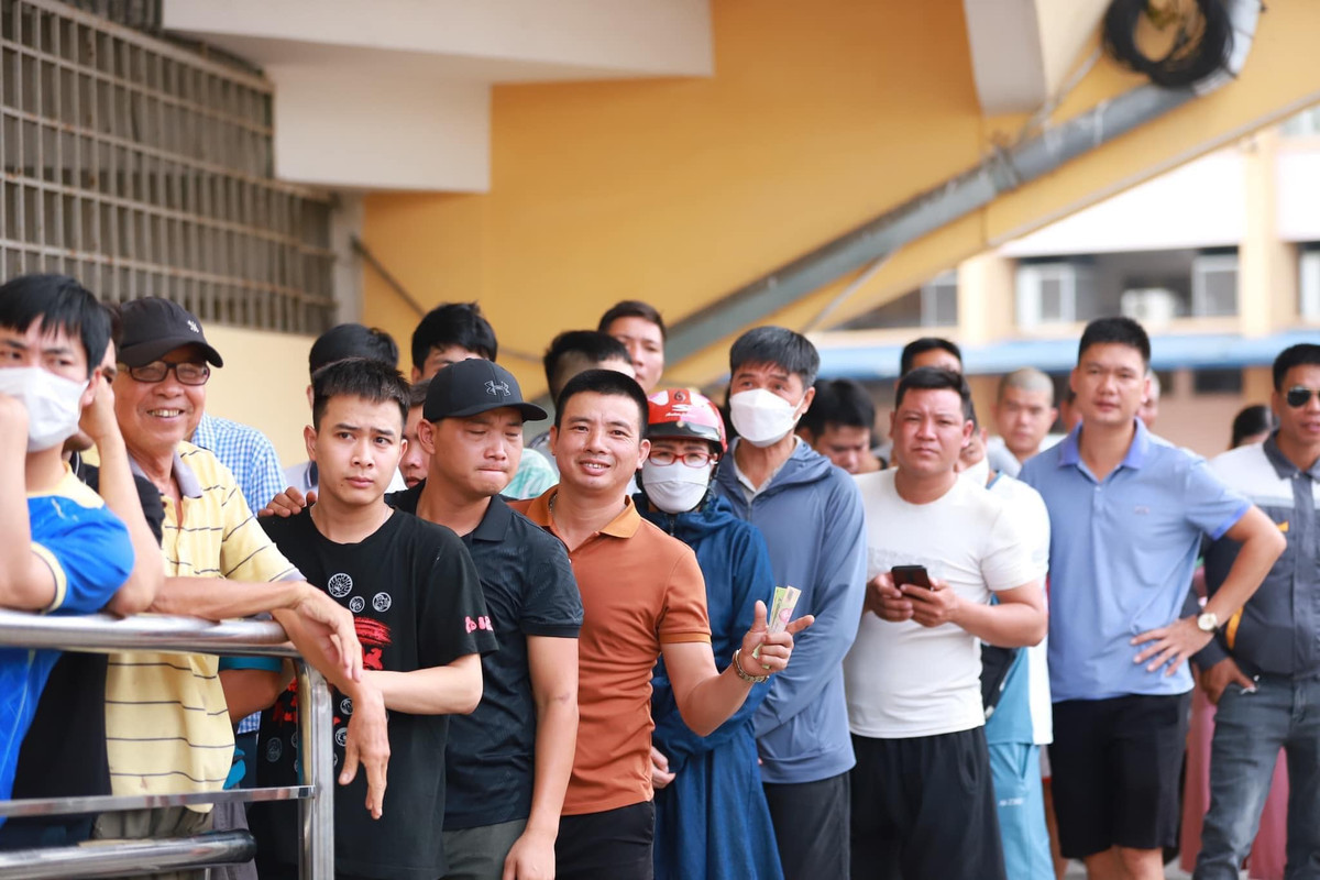 Theo Liên đoàn Bóng đá Việt Nam, trong ngày diễn ra trận đội tuyển Việt Nam và Syria, ban tổ chức sẽ mở cửa đón khán giả tới sân trước 3 tiếng đồng hồ.