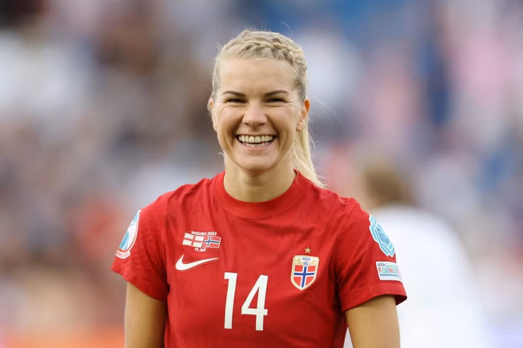 Ada Hegerberg có lần trở lại World Cup sau khi bỏ lỡ giải đấu này vào năm 2019 do xung đột với Liên đoàn Bóng đá Na Uy. Với tư cách là cầu thủ ghi bàn hàng đầu lịch sử Champions League nữ, sự trở lại của Hegerberg rất đáng chú ý.