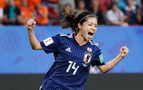 Yui Hasegawa sở hữu nền tảng thể lực dồi dào, có khả năng lên công về thủ nhịp nhàng. Ở tuổi 26, Hasegawa sớm ghi dấu ấn khi có 65 lần ra sân cho tuyển Nhật Bản và ghi được 14 bàn thắng.