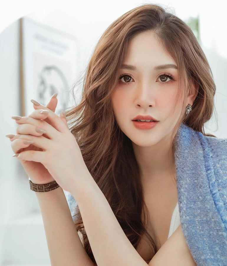 MC Minh Đức từng là hot girl nổi tiếng của trường quốc tế Rmit. Sau khi tốt nghiệp, Minh Đức công tác tại Bộ Văn hoá - Thể thao - Du lịch và làm việc ở Cục Hợp tác quốc tế.