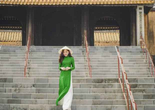 Vì yêu thích ngoại ngữ nên Minh Đức còn mở 3 trung tâm tiếng Anh có tiếng tại Hà Nội, thu hút khá nhiều học viên.