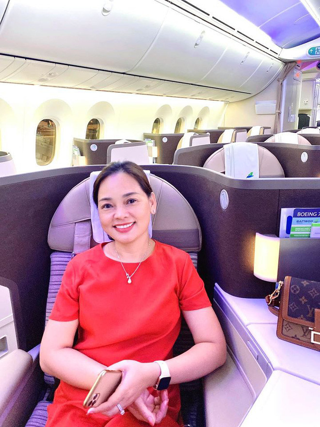 Với ngoại hình "hack tuổi" của cô Thu, chẳng có gì lạ khi vô số người nhầm lẫn 2 mẹ con là 2 chị em.