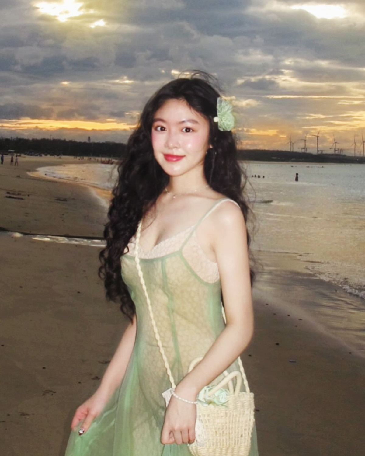 Nhìn chung, sự trưởng thành trong phong cách của Lọ Lem vẫn rất chừng mực nên được nhiều người ủng hộ.