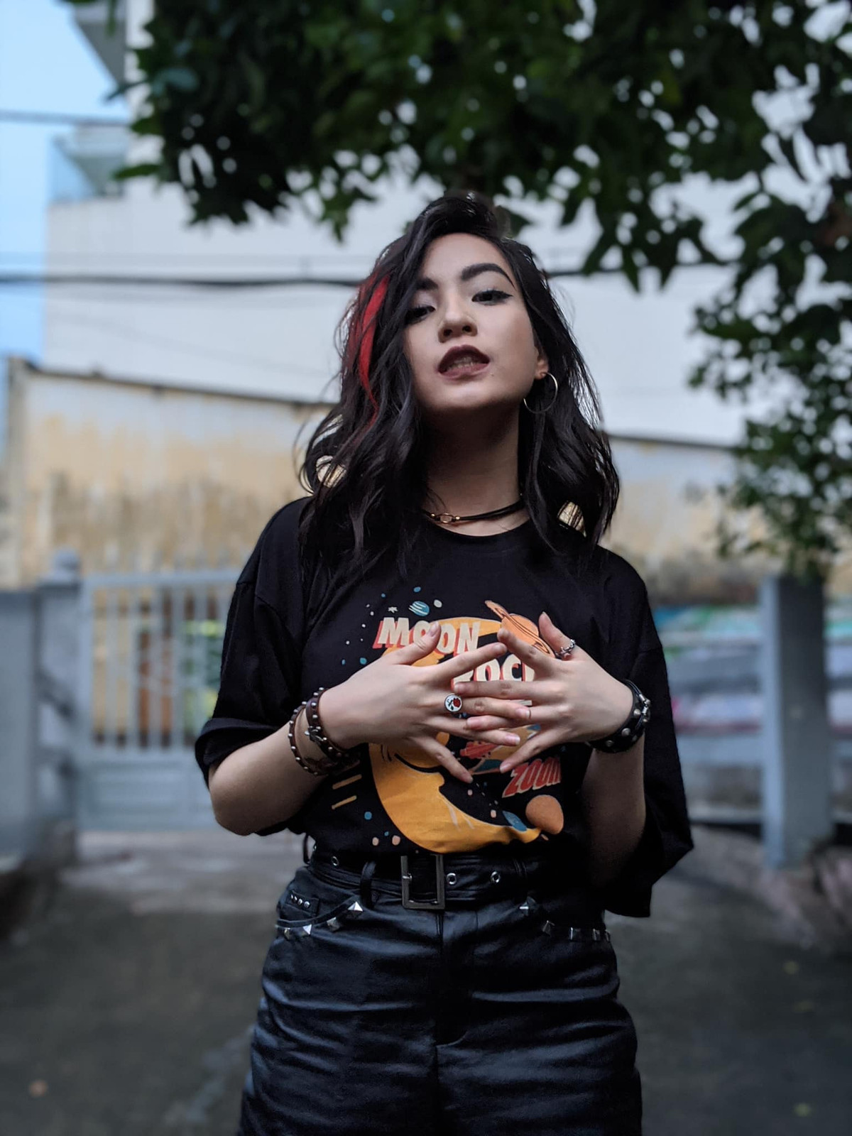 Hình ảnh mới của Thảo Tâm ngay lập tức nhận được sự phản hồi từ netizen. Đa phần, nhiều người thích với phong cách này của hot girl sinh năm 2000. Tuy nhiên, có số ít cho rằng họ thích cô nàng với phong cách hiền dịu như những gì đã thể hiện.