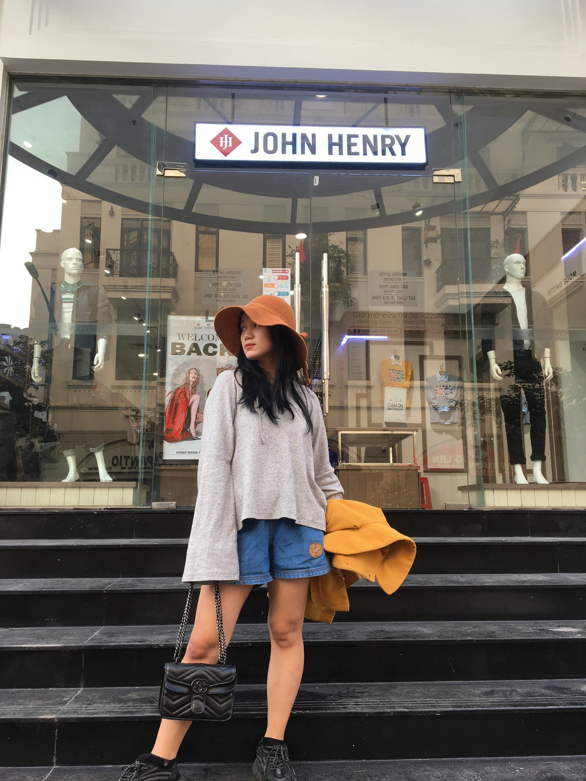 Với em thử thách lớn nhất khi học ở Việt Nam chính là Tiếng Việt. Học Tiếng Việt không hề dễ chút nào, có nhiều từ em phải dùng điện thoại dịch, việc đọc viết cũng khó. Phải mất hơn 1 năm em mới có thể giao tiếp được" - Cô gái Lào chia sẻ.