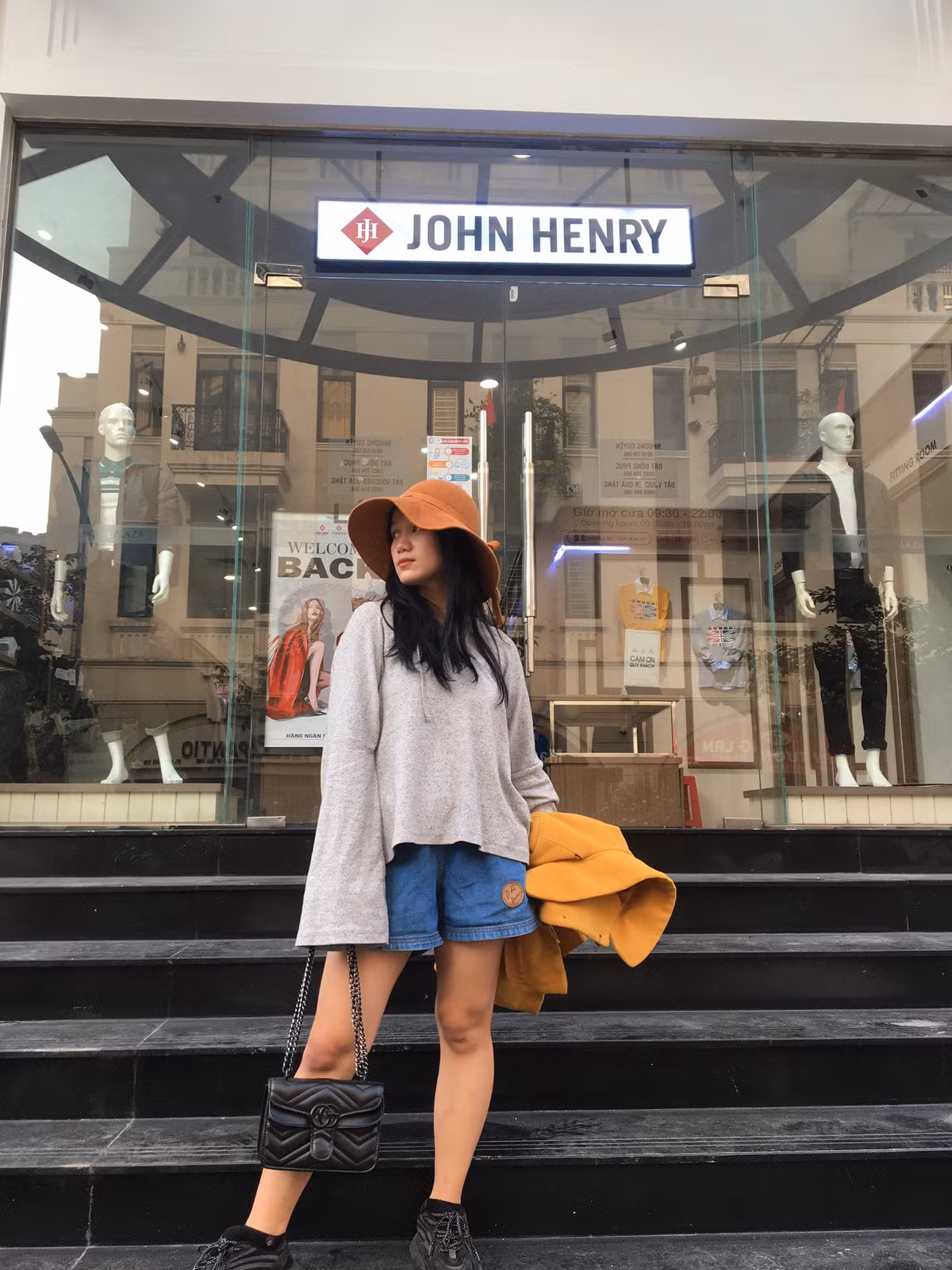 Với em thử thách lớn nhất khi học ở Việt Nam chính là Tiếng Việt. Học Tiếng Việt không hề dễ chút nào, có nhiều từ em phải dùng điện thoại dịch, việc đọc viết cũng khó. Phải mất hơn 1 năm em mới có thể giao tiếp được" - Cô gái Lào chia sẻ.