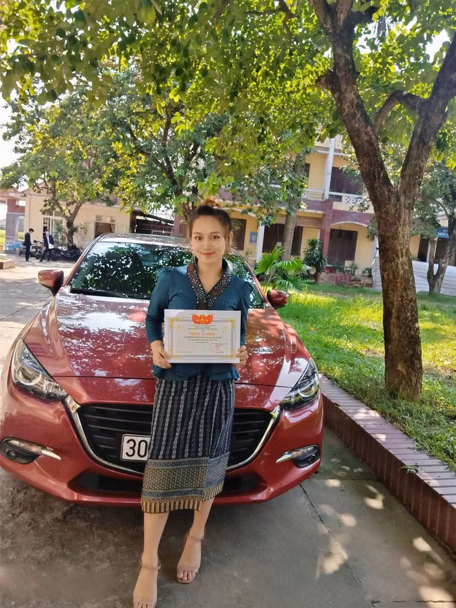 Phonethip Vongsa cho hay, lý do cô quyết định đến sân Thiên Trường trực tiếp cổ vũ đội tuyển quê nhà đến một cách vô cùng đặc biệt và tình cờ.