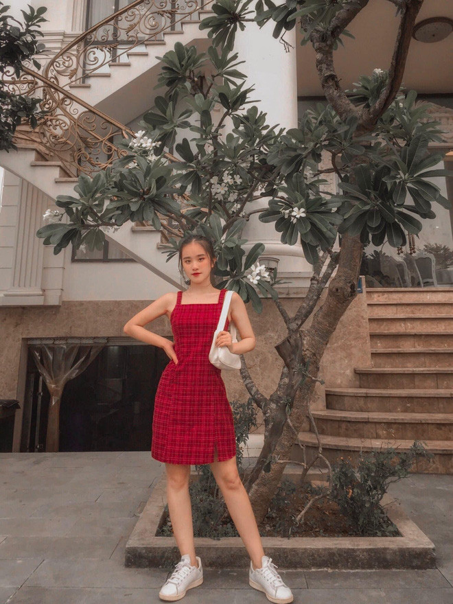 Đặc biệt, Hải Anh đã tốt nghiệp THPT, là tân sinh viên của trường Đại học Mở Hà Nội. Dù đam mê nghệ thuật nhưng nữ sinh Hưng Yên vẫn chọn theo học khoa Kinh tế, ngành Kế toán. Âm nhạc, vũ đạo vẫn là đam mê, một con đường đi riêng song hành với việc học.