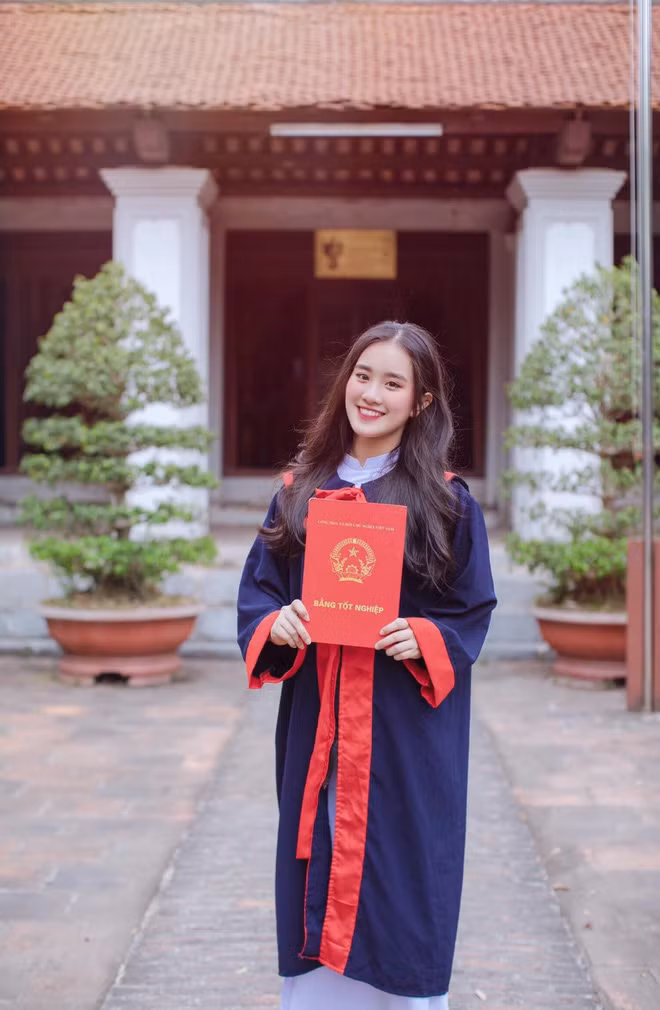 Đoạn clip nhảy cover triệu view do một anh chàng quay phim chia sẻ đã thu hút cả triệu lượt xem cùng con số "khủng": gần 50.000 lượt yêu thích, bình luận trên các diễn đàn mạng.