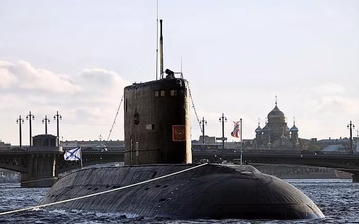 Những kỹ sư cho rằng để đạt được mục tiêu trên thì phải kết hợp những đặc điểm như giảm độ ồn của chân vịt khi hoạt động, tăng phạm vi phát hiện kẻ thù của sonar, cũng như gia tăng tốc độ và sức mạnh của vũ khí.