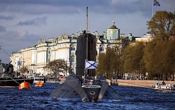 Ngoài ra bản nâng cấp của nó - tàu ngầm Dự án 636 Varshavyanka trở thành sự tiếp nối của Paltus. Phiên bản cải tiến Dự án 636.3 vẫn đang tiếp tục được chế tạo cho hải quân Nga trong khi chờ đợi một lớp tàu ngầm AIP thế hệ thứ tư hoàn thiện.