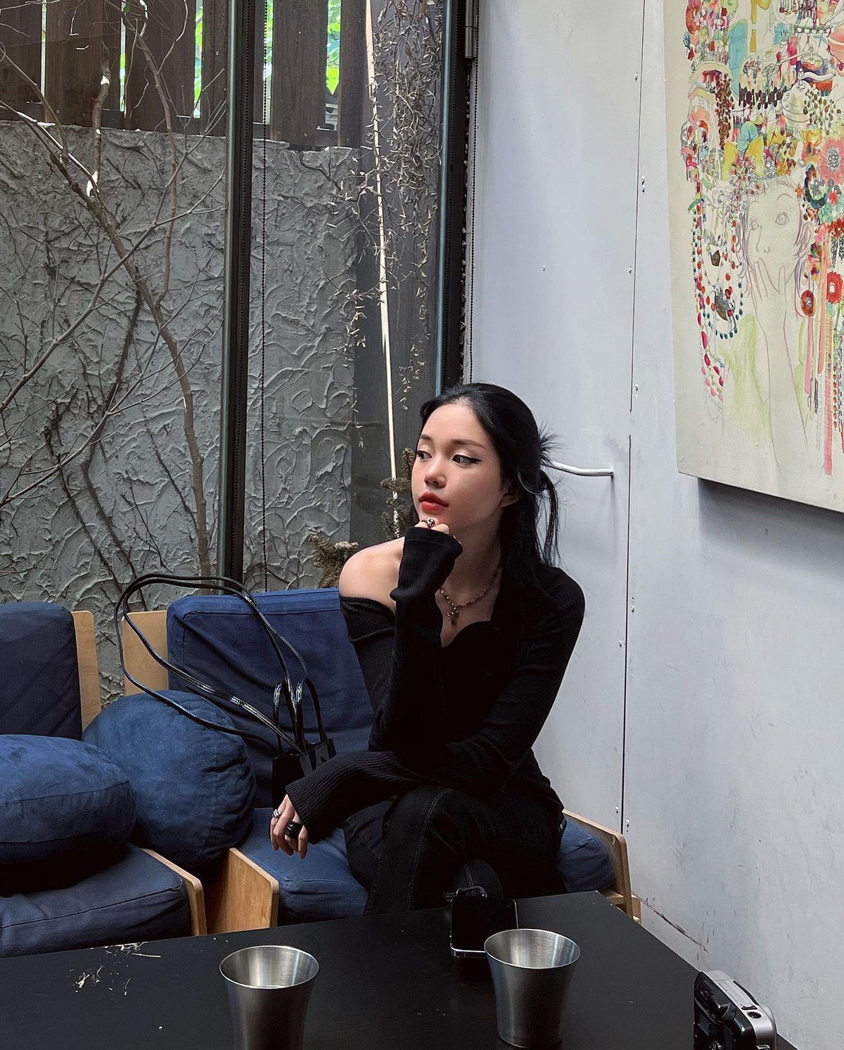 Linh Ngọc Đàm chia sẻ, từ bé đến lớn cô nàng chưa bao giờ tự ti về ngoại hình của mình cho đến khi đi học đại học. Nhận ra bản thân có chiều cao thấp, gu thời trang bằng 0, lại không biết trang điểm, cô nàng thừa nhận mình vùi đầu vào chơi game để nâng cao kỹ năng, với mong muốn bù lại cho nhược điểm ngoại hình.