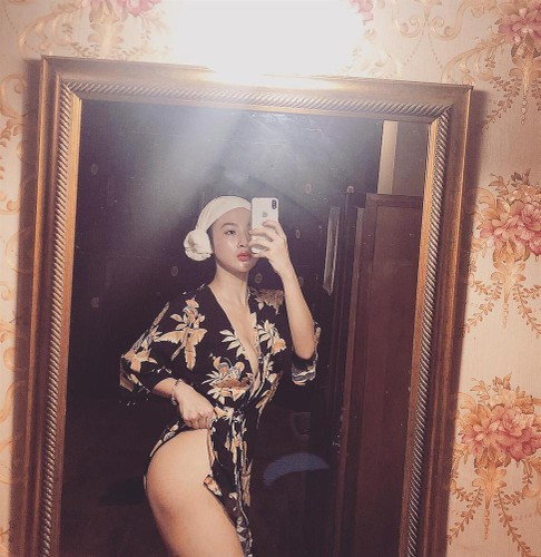 Để có thể làm việc năng suất nhiều giờ liên tục, Angela Phương Trinh quyết định trở lại tập gym cường độ cao mỗi ngày.