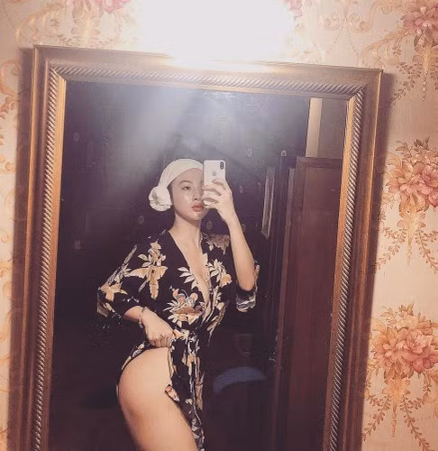 Để có thể làm việc năng suất nhiều giờ liên tục, Angela Phương Trinh quyết định trở lại tập gym cường độ cao mỗi ngày.