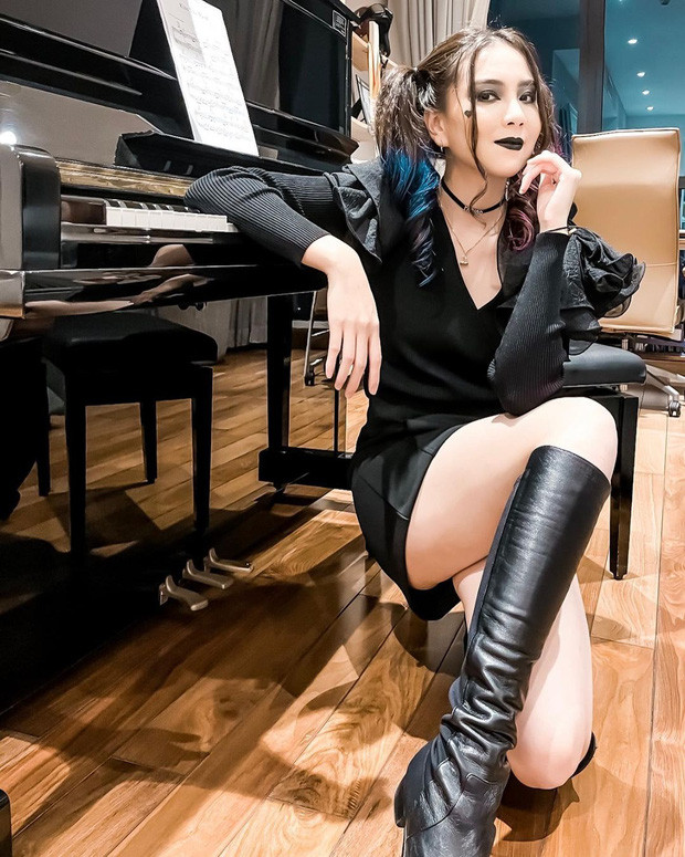 MC Mai Ngọc cũng không nằm ngoài đường đua hoá trang. Nữ MC xinh đẹp trở thành nàng Harley Quinn.