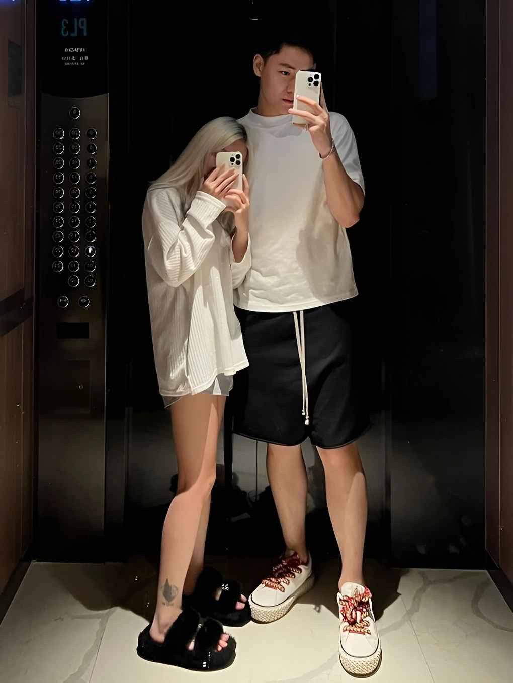 Bạn trai Linh Ngọc Đàm cũng thường xuyên đăng ảnh tinh cảm của cả hai lên mạng xã hội. Theo tiết lộ của nữ streamer, nửa kia rất cưng chiều và quan tâm cô.