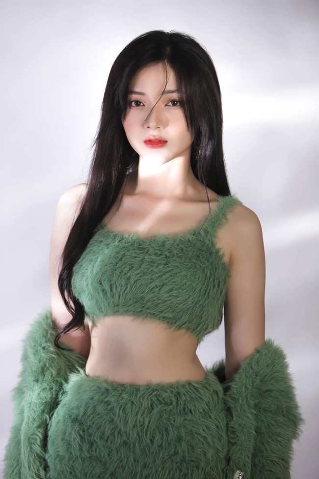 Cô nàng sở hữu gương mặt đẹp và thần thái cuốn hút ở tuổi 29.