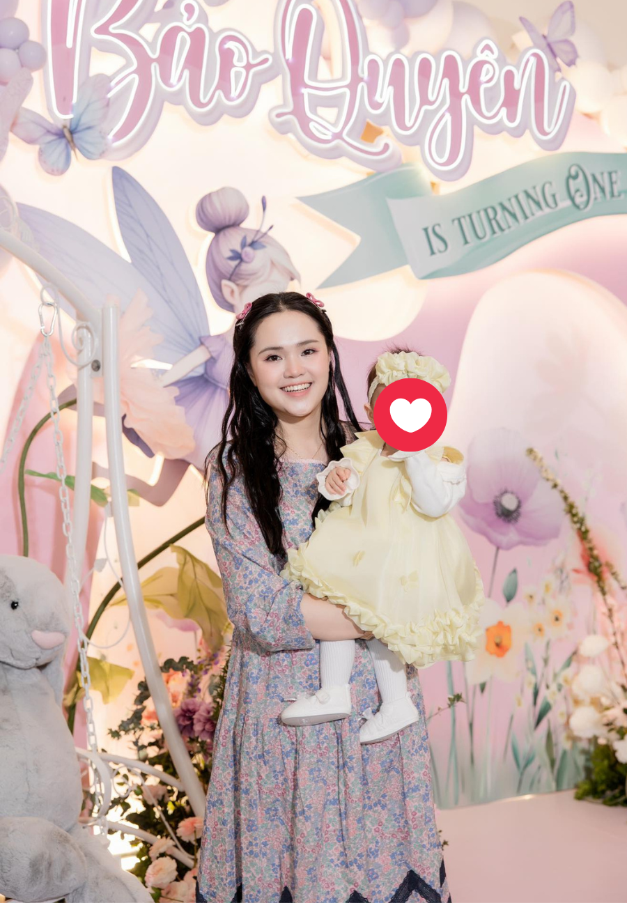 Mới đây, vợ cầu thủ Duy Mạnh là Nguyễn Quỳnh Anh đã trở lại với hình ảnh của tiểu thư sang chảnh như chặn luôn những ý kiến chê bai kém sang trước đó của dân mạng.