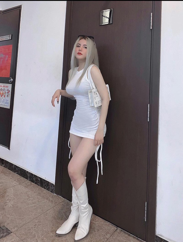 Phan Thị Ngọc Khanh theo học trường ĐH Kinh tế TP. HCM, đồng thời là người mẫu ảnh được nhiều cửa hàng thời trang “chọn mặt gửi vàng”.