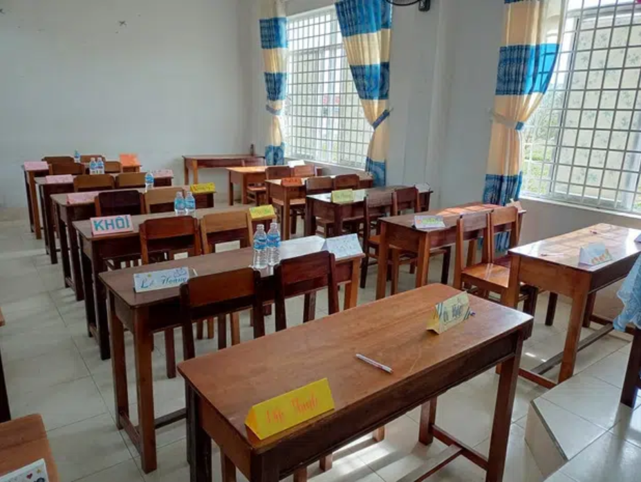 Thế nhưng cũng có những buổi họp phụ huynh lại mang cảm xúc lạ. Điển hình như mới đây, cư dân mạng đã liên tục truyền tay nhau câu chuyện về cô giáo “trường người ta” tổ chức một buổi họp mang tên hạnh phúc.