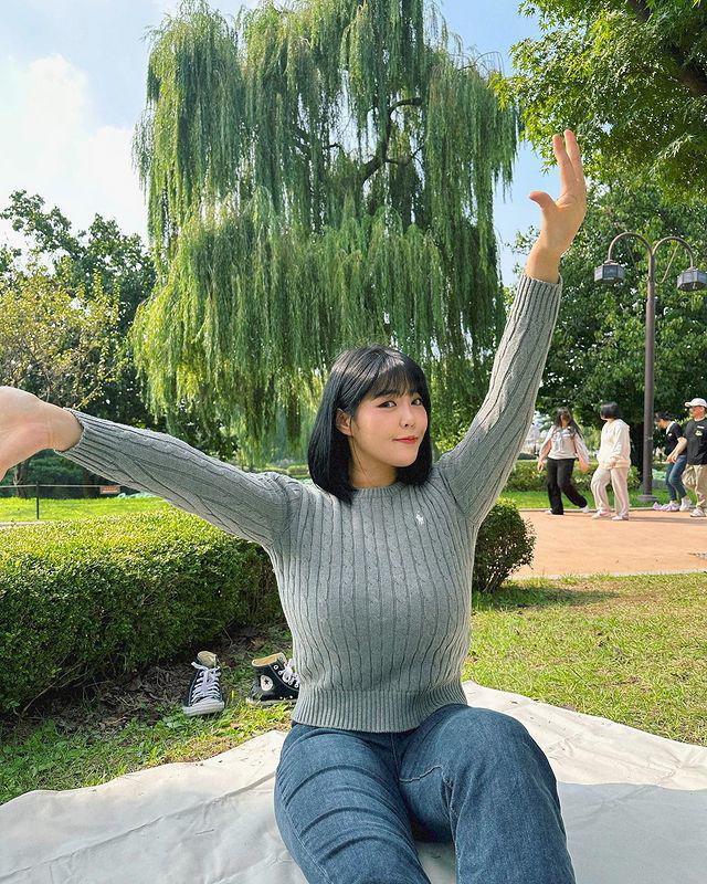 Yang Soo Bin còn được khán giả Việt Nam biết đến khi tham gia diễn xuất trong MV của Đức Phúc nên thường được gọi với biệt danh "bạn gái Đức Phúc", "người yêu Đức Phúc".