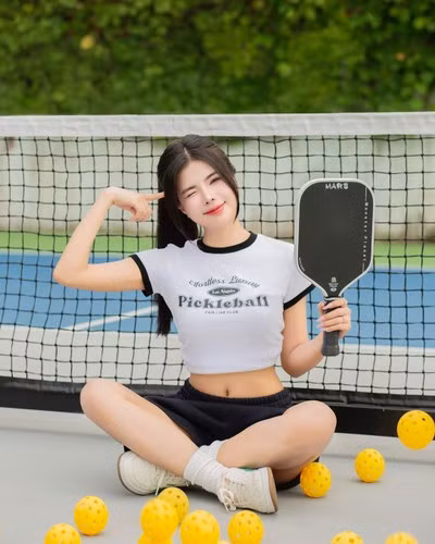 Sau cùng, Mai Dora vẫn "tạo điều kiện" để chồng mình cống hiến cho cộng đồng và cùng chồng phát triển công việc.