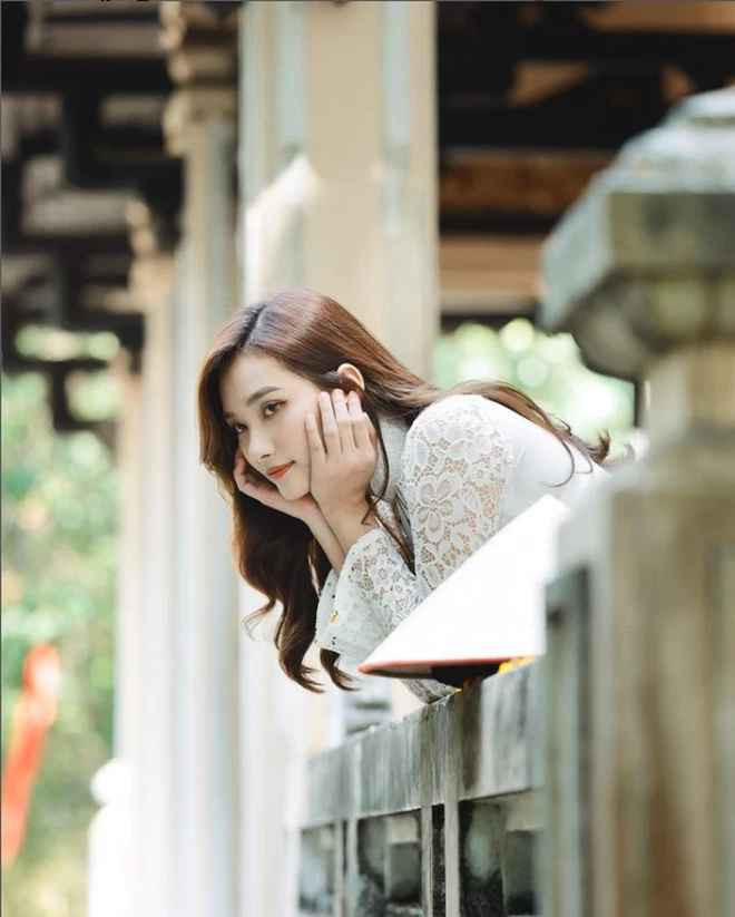 Lên đại học, Vân Đình nằm trong Ban tổ chức của Hult Prize Việt Nam, đăng cai tổ chức Hult Prize Đông Nam Á. Cô nàng cũng từng là đại diện của trường Đại học Ngoại thương đi thi hội trại quốc tế.